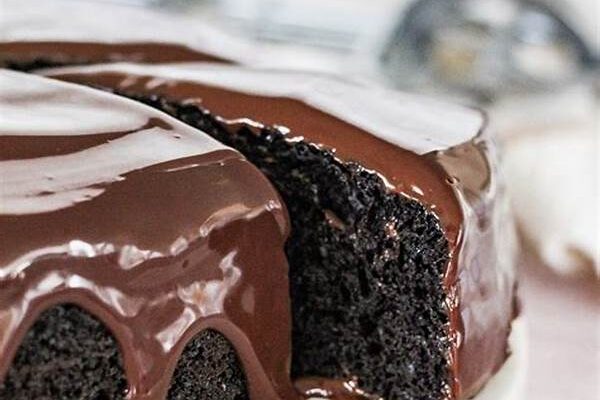 Moist Chocolate Cake And Ganache Frosting